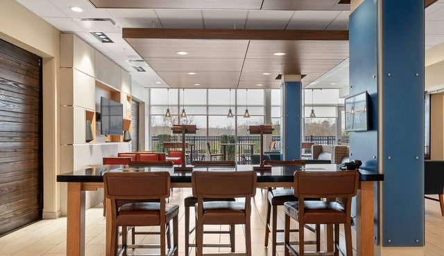 Holiday Inn Express & Suites Macon North by IHG