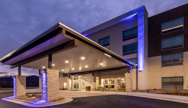 Holiday Inn Express & Suites Marion by IHG