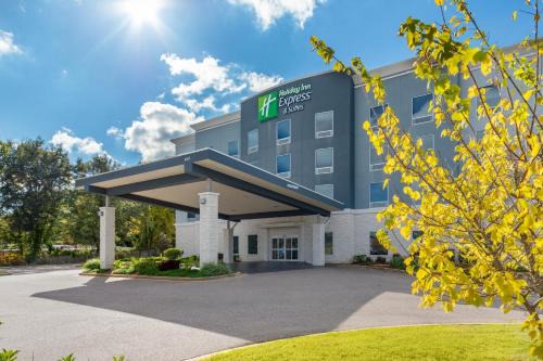 Holiday Inn Express & Suites Memphis Arpt Elvis Presley Blv by IHG
