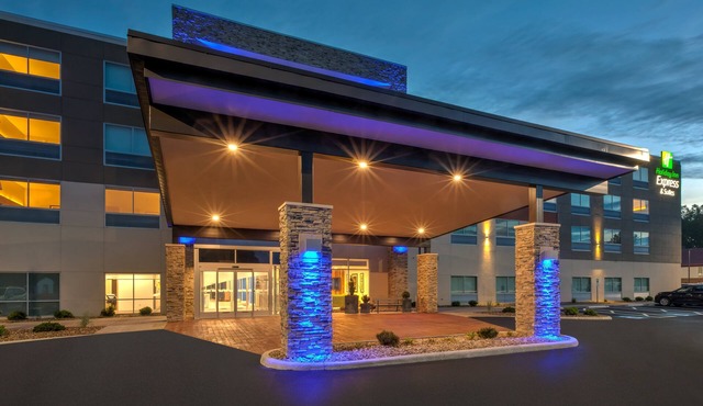 Holiday Inn Express & Suites Milan – Sandusky Area by IHG