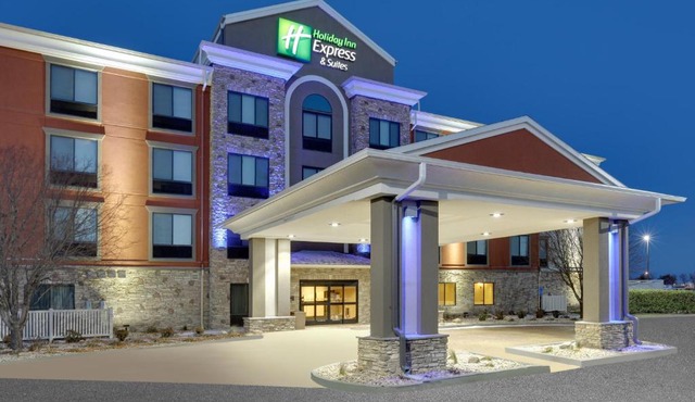 Holiday Inn Express & Suites Mitchell by IHG