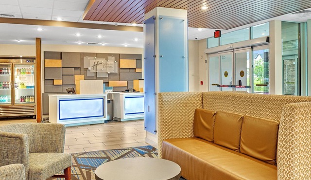 Holiday Inn Express & Suites Mobile - University Area by IHG