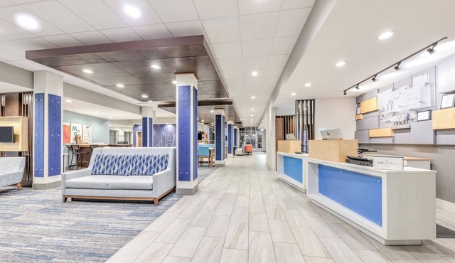 Holiday Inn Express & Suites Moore by IHG
