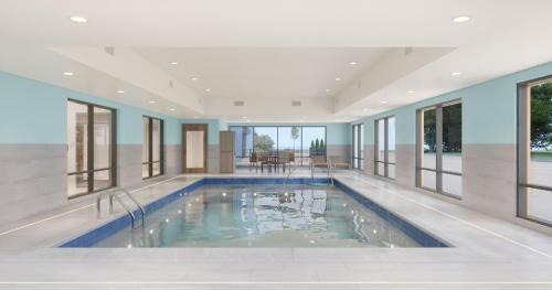 Holiday Inn Express & Suites Muncie Northwest by IHG