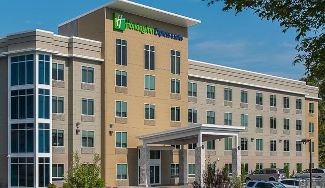 Holiday Inn Express & Suites Norwood by IHG