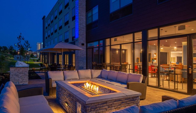Holiday Inn Express & Suites Olathe West by IHG