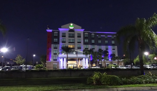 Holiday Inn Express & Suites, International Drive by IHG