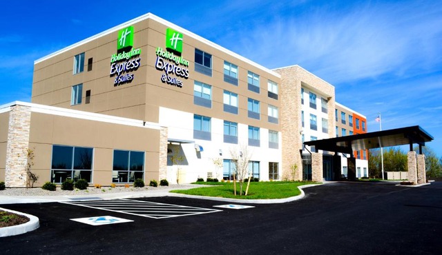 Holiday Inn Express & Suites Oswego by IHG