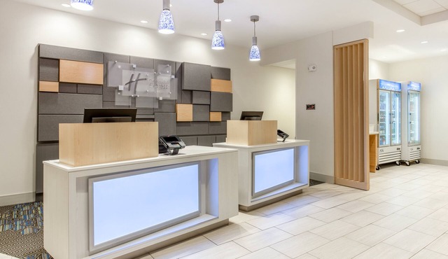 Holiday Inn Express & Suites Ottawa by IHG