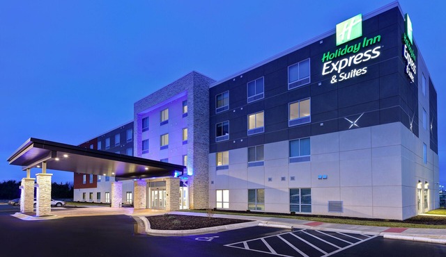 Holiday Inn Express & Suites Ottawa by IHG