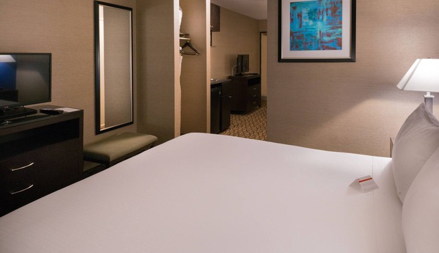 Holiday Inn Express & Suites Pasadena - Los Angeles by IHG