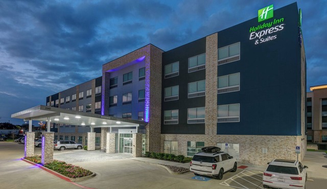 Holiday Inn Express & Suites Dallas – Plano North by IHG