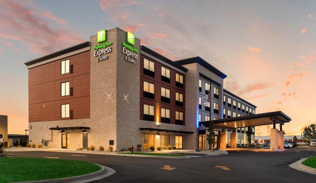 Holiday Inn Express & Suites Racine by IHG