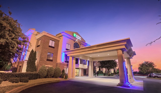 Holiday Inn Express & Suites Raleigh North - Wake Forest by IHG