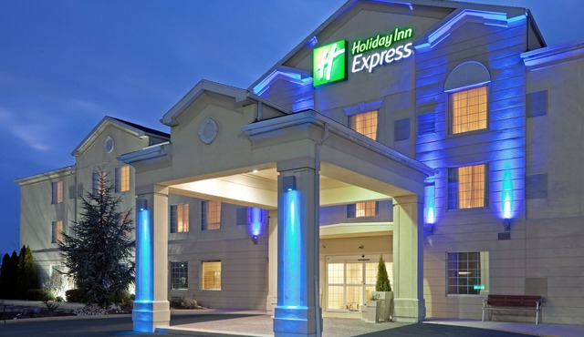 Holiday Inn Express & Suites Reading by IHG