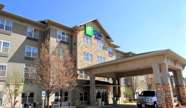 Holiday Inn Express & Suites Chicago West-Roselle by IHG