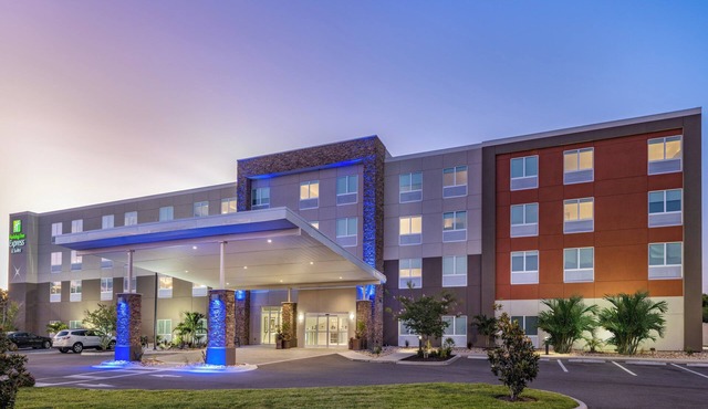 Holiday Inn Express & Suites Ruskin by IHG