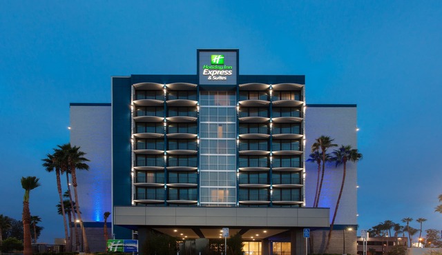 Holiday Inn Express & Suites Santa Ana - Orange County by IHG