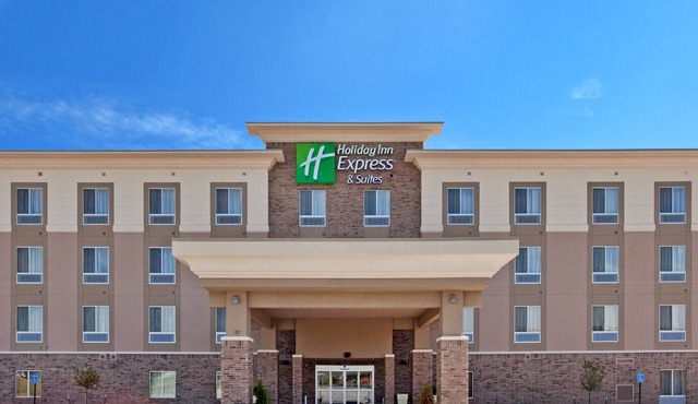 Holiday Inn Express & Suites Topeka North by IHG