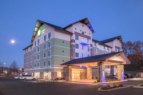 Holiday Inn Express & Suites - Seattle South - Tukwila by IHG