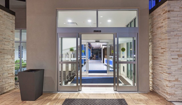 Holiday Inn Express & Suites Tulsa South - Woodland Hills by IHG