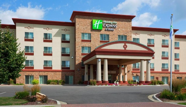 Holiday Inn Express & Suites Wausau by IHG