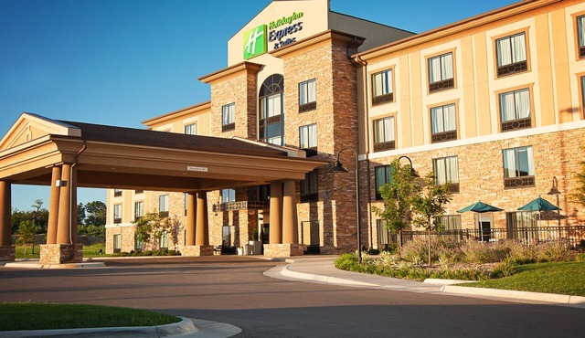 Holiday Inn Express & Suites Wichita Northeast by IHG
