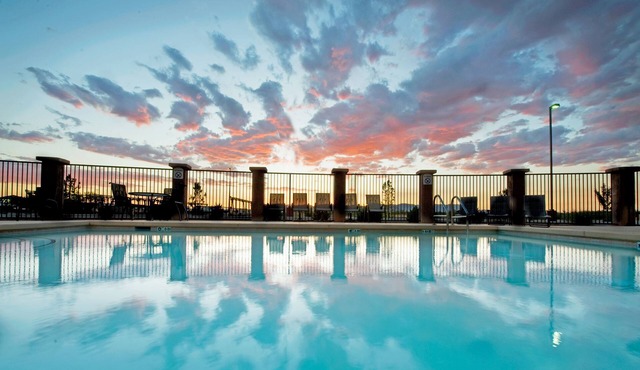 Holiday Inn Express & Suites Willcox by IHG