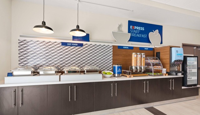 Holiday Inn Express & Suites Willows by IHG