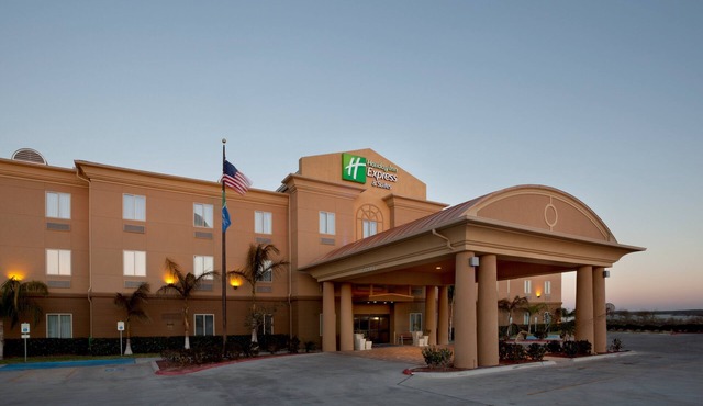Holiday Inn Express & Suites Zapata by IHG
