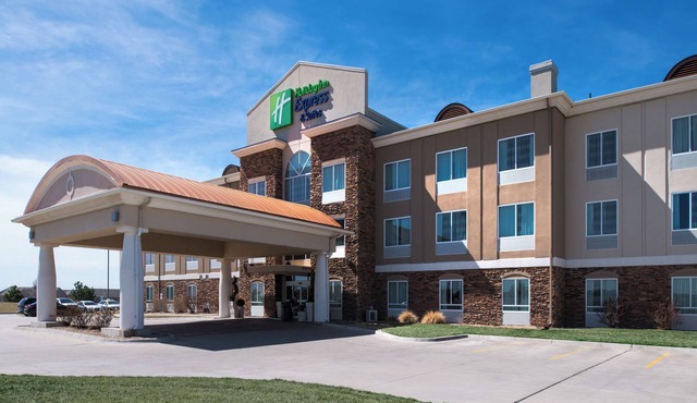 Holiday Inn Express & Suites Wichita Northwest by IHG