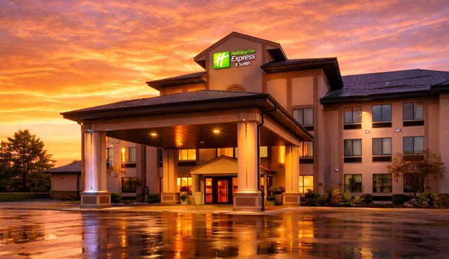 Holiday Inn Express & Suites Winner by IHG