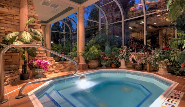 Holiday Inn Express & Suites Youngstown N (Warren/Niles) by IHG