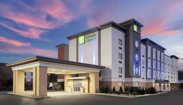 Holiday Inn Express Toledo North by IHG