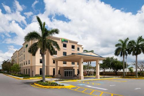 Holiday Inn Express & Suites Boynton Beach by IHG