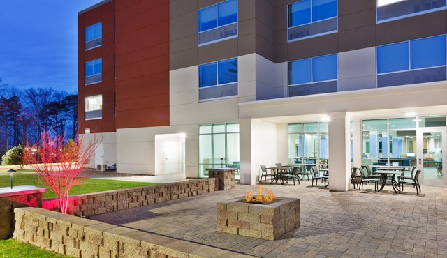 Holiday Inn Express & Suites Cartersville by IHG