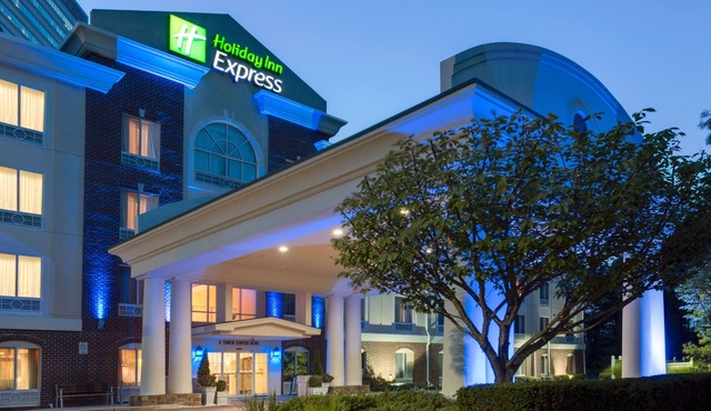Holiday Inn Express Tower Center by IHG