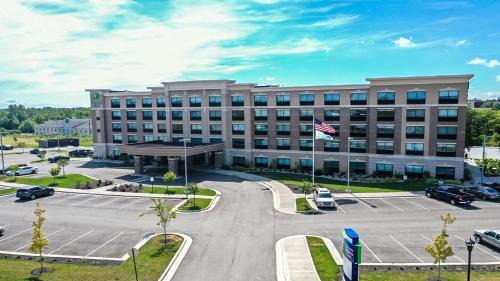 Holiday Inn Express & Suites - Elizabethtown North by IHG