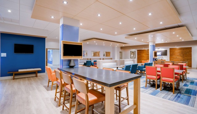 Holiday Inn Express & Suites Ft. Washington - Philadelphia by IHG