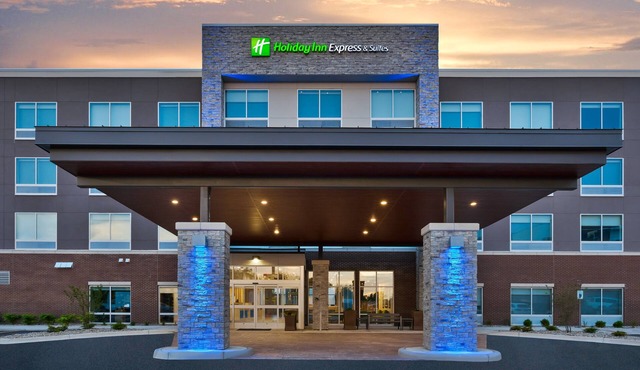 Holiday Inn Express & Suites Grand Rapids Airport - South by IHG