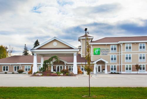 Holiday Inn Express & Suites Iron Mountain by IHG
