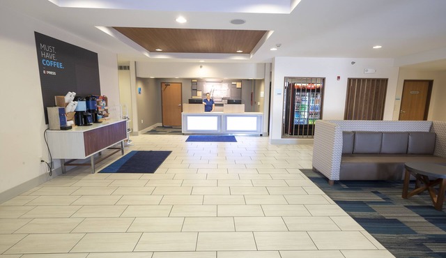 Holiday Inn Express Hotel & Suites Iron Mountain by IHG