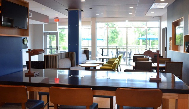 Holiday Inn Express & Suites Jacksonville W - I295 and I10 by IHG