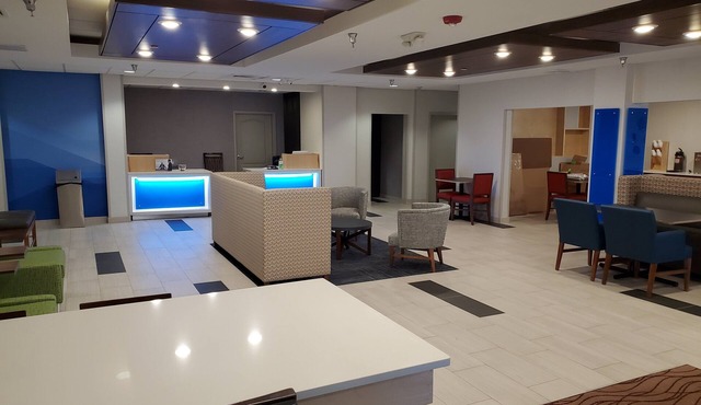 Holiday Inn Express & Suites Junction City by IHG