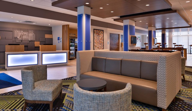 Holiday Inn Express & Suites Marshalltown by IHG