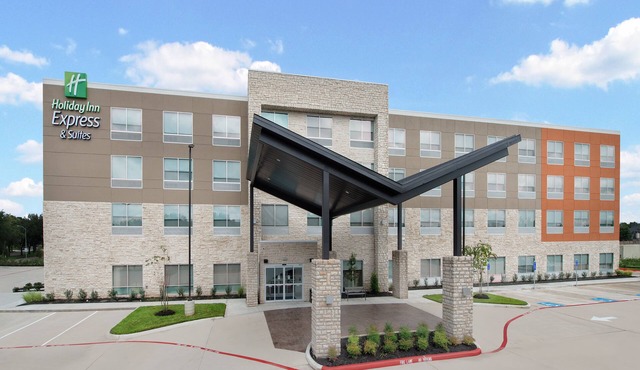 Holiday Inn Express & Suites Sugar Land SE - Missouri City by IHG