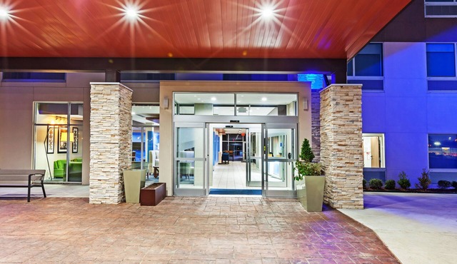 Holiday Inn Express & Suites Tulsa West - Sand Springs by IHG