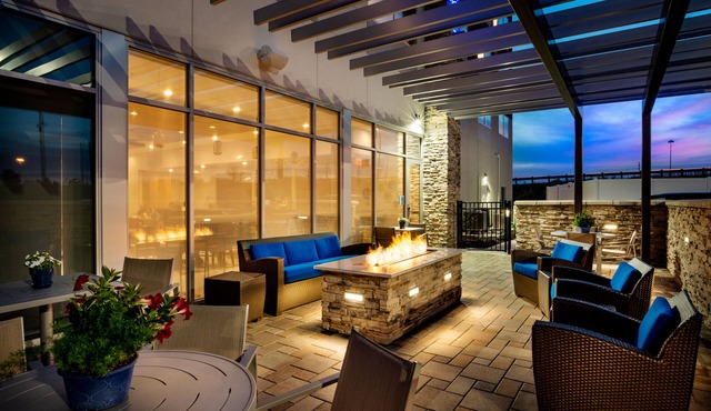 Holiday Inn Express & Suites-Cincinnati North - Liberty Way by IHG
