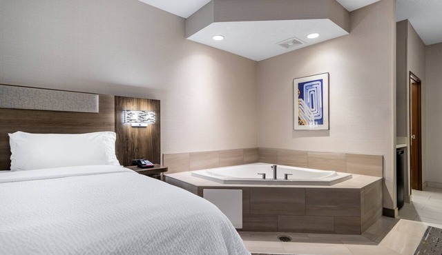 Holiday Inn Express & Suites Vadnais Heights by IHG