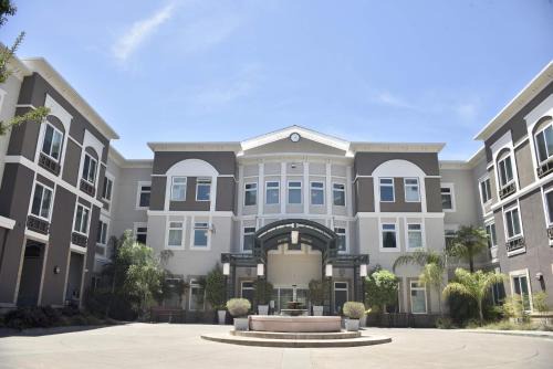 Holiday Inn Express Windsor Sonoma Wine Country by IHG